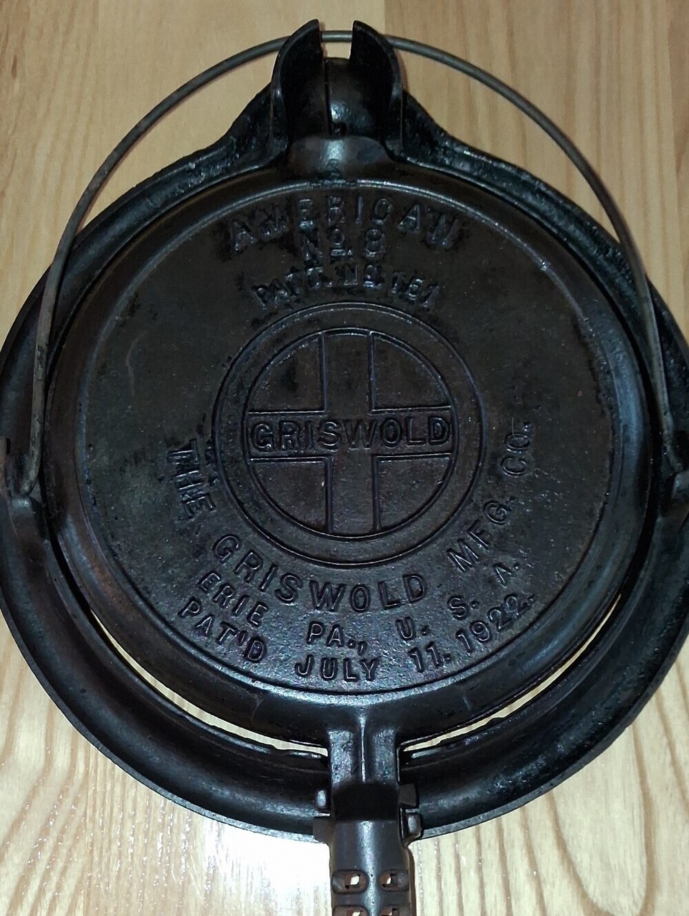 Griswold #8 Waffle Iron With Base